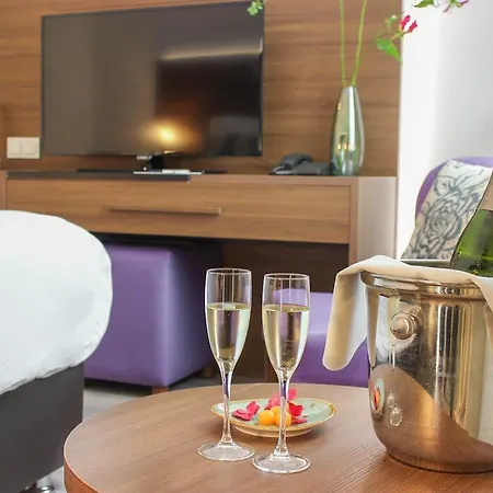 A-hotel Oosterhout ホテル